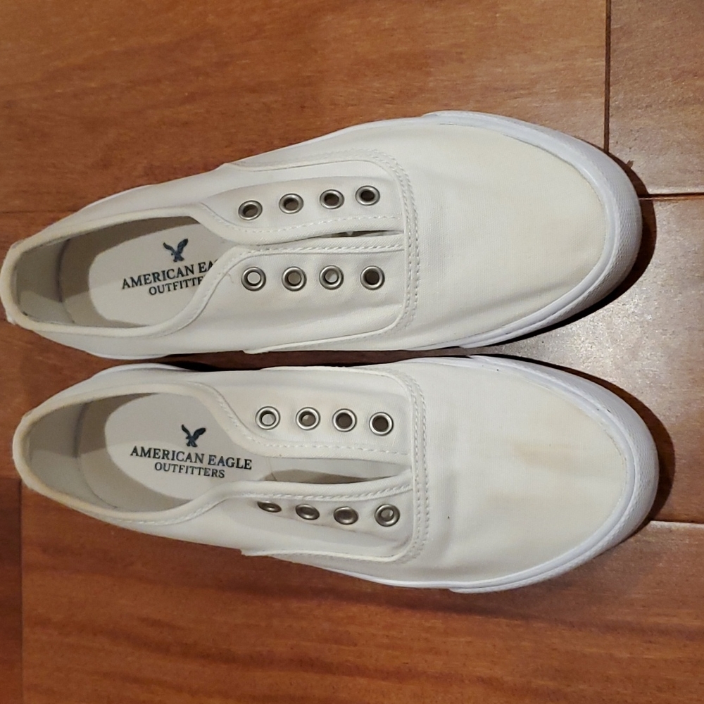 AEO white sneakers with suede shoelaces